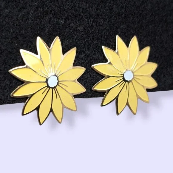 Vintage Yellow Metal Flower Earrings - Picture 3 of 6